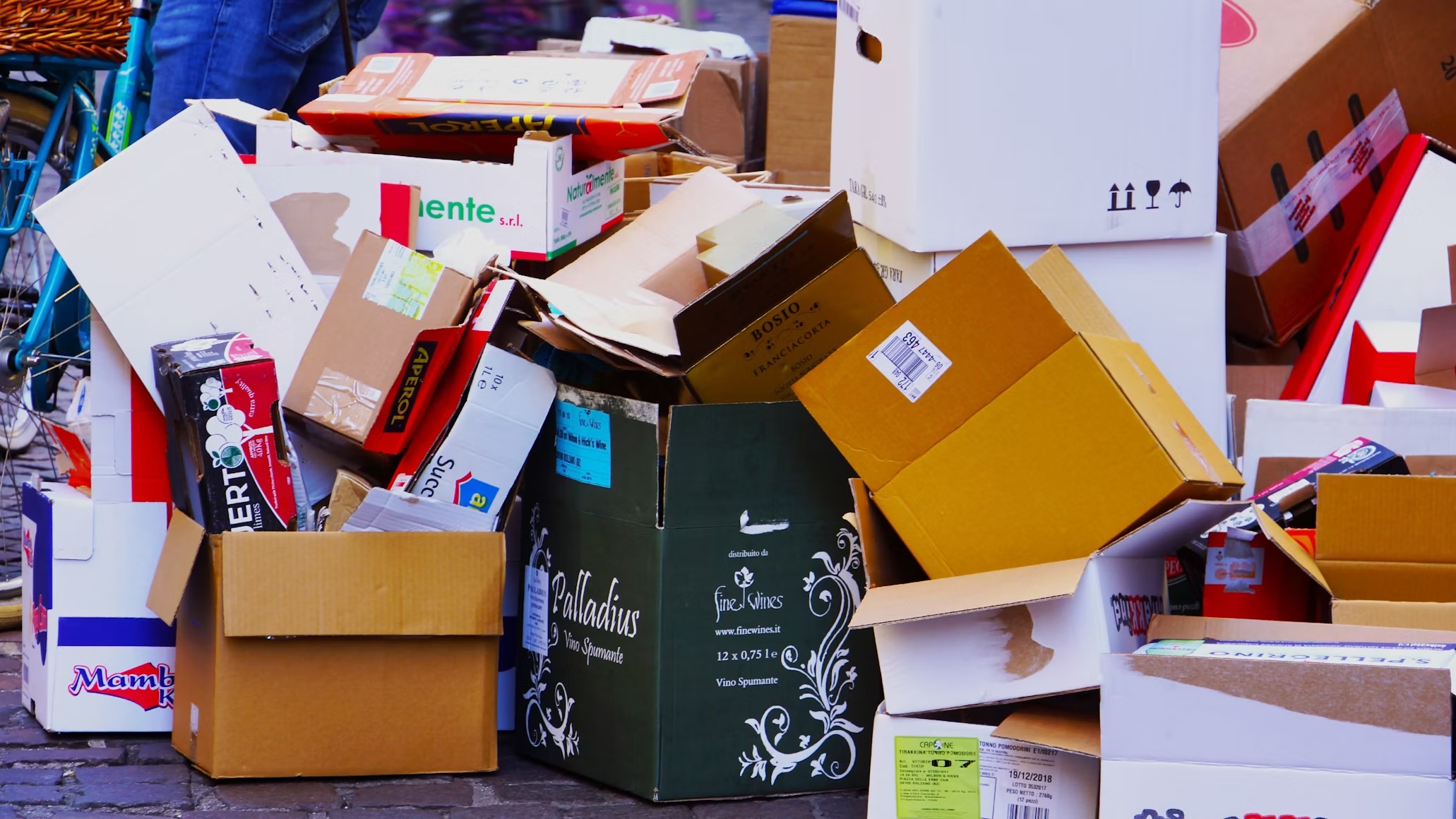 Cardboard to reuse and recycle before Christmas